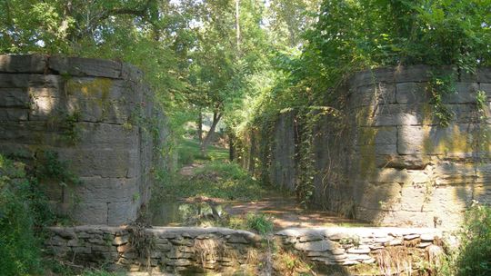 Take a picnic to the canal locks at the Ben Salem Wayside between Lexington and Buena Vista on Rt. 60.