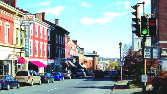 Take a self-guided walking tour through downtown Lexington, the colleges and the city’s 19th and early 20th century neighborhoods.