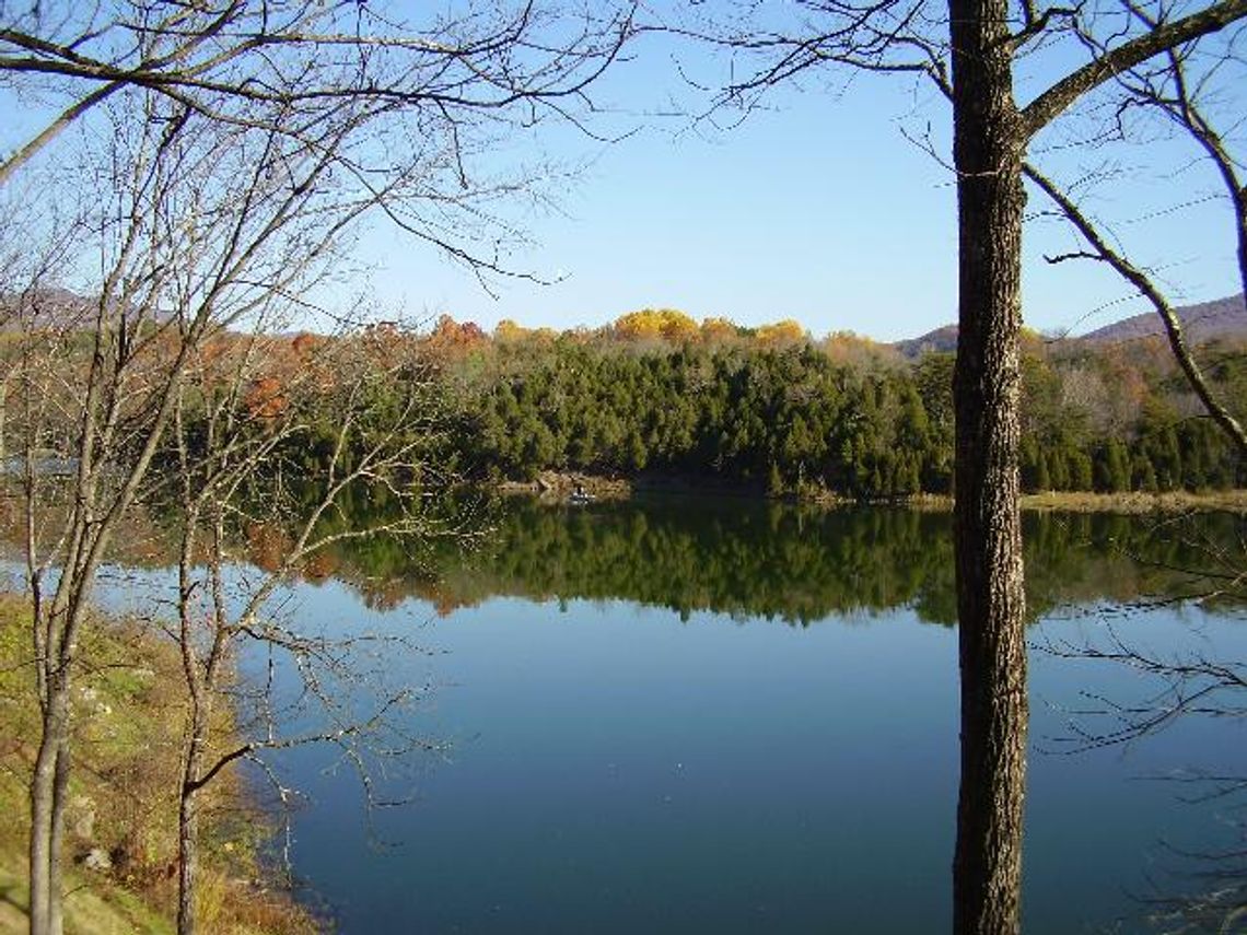 Take a picnic or camp at Lake Robertson.